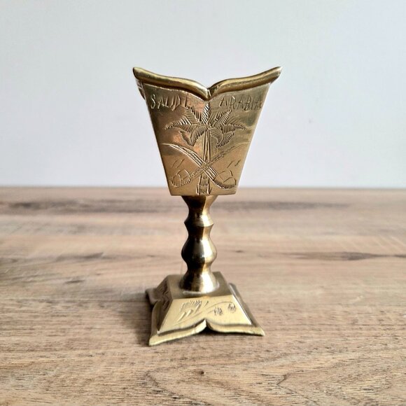 Vintage solid brass candleholder with etched design. Saudi Arabia. - Picture 5 of 9
